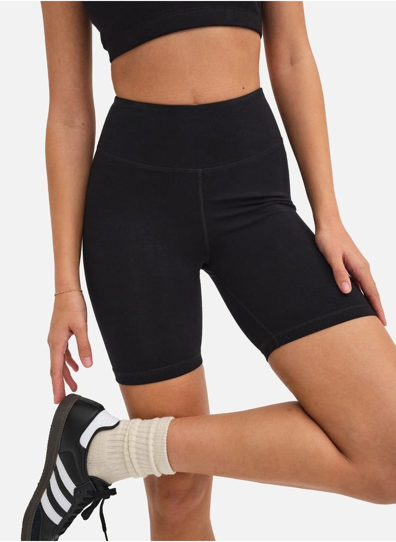 Vicino Vicino Women's Sports Set - Crop Top and High-Waisted Shorts Ideal for Workouts  - Image 3