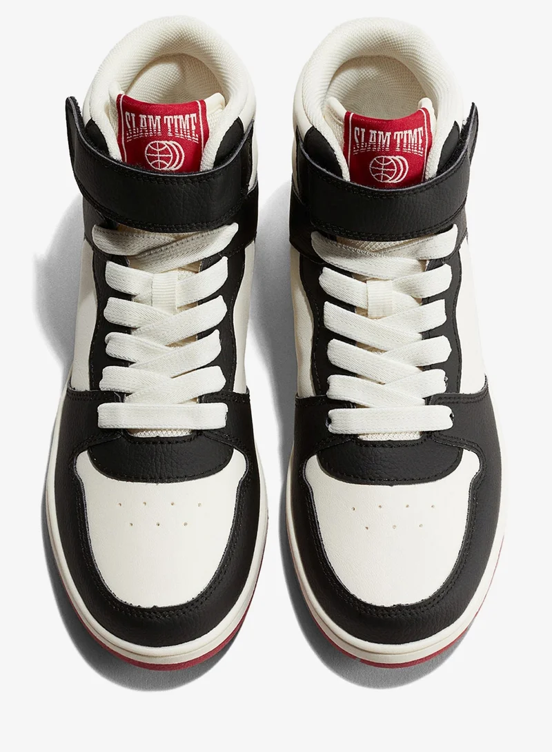 اتش اند ام حذاء رياضي مرتفع بالأعلى