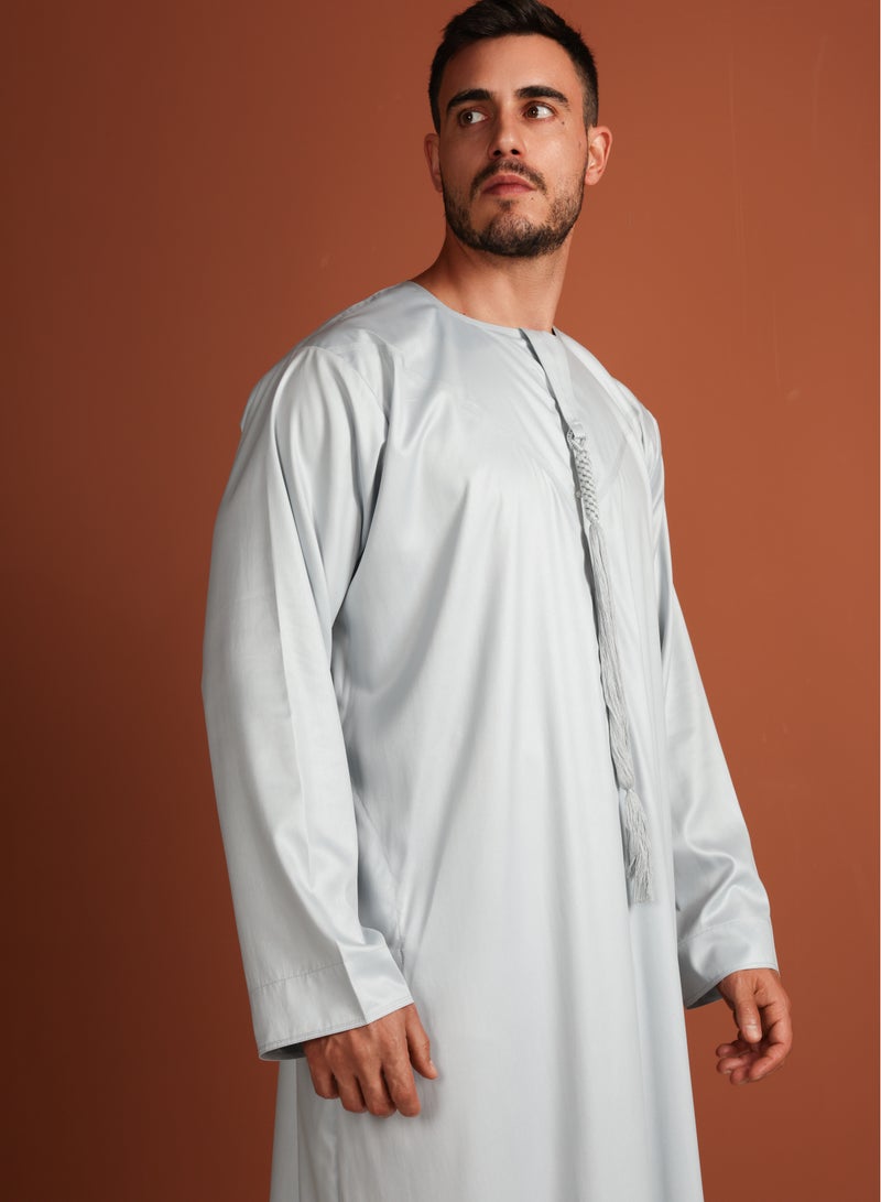 ييجو من مريم Kandora Idriss – Light Grey Emirati Kandhoura – Soft Cotton Blend | Modern Tradition & Comfort - 56CM - Light Grey  - Image 5
