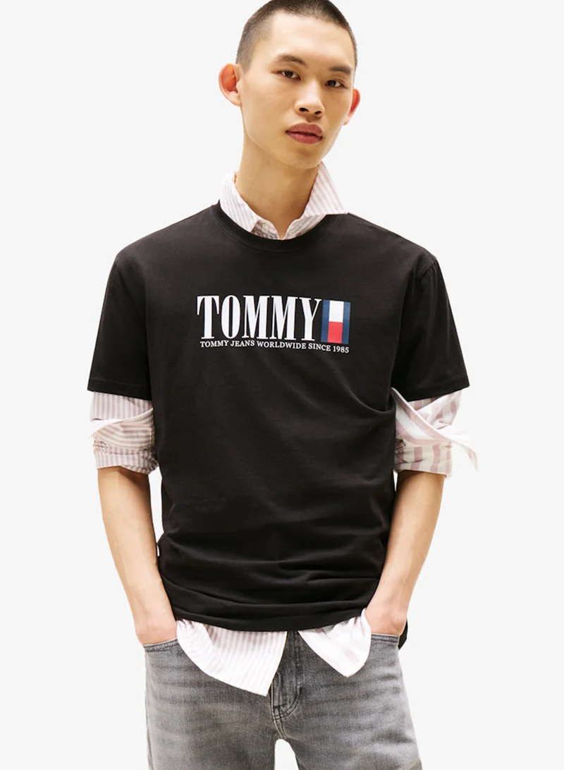 TOMMY JEANS Logo Regular Fit Crew Neck T-Shirt