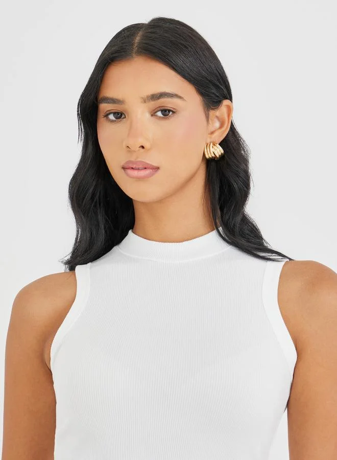 تايك تو توب كامي بياقة عالية مضلع بلون سادة