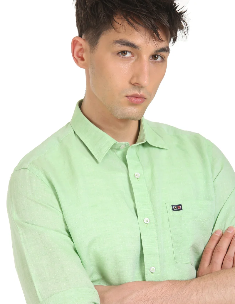 Spread Collar Manhattan Slim Fit Dobby Weave Casual Shirt