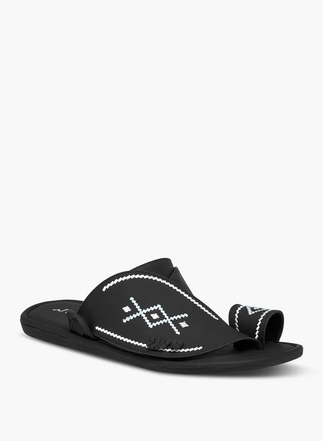 الواحة Embroidered Slip-On Arabic Sandals