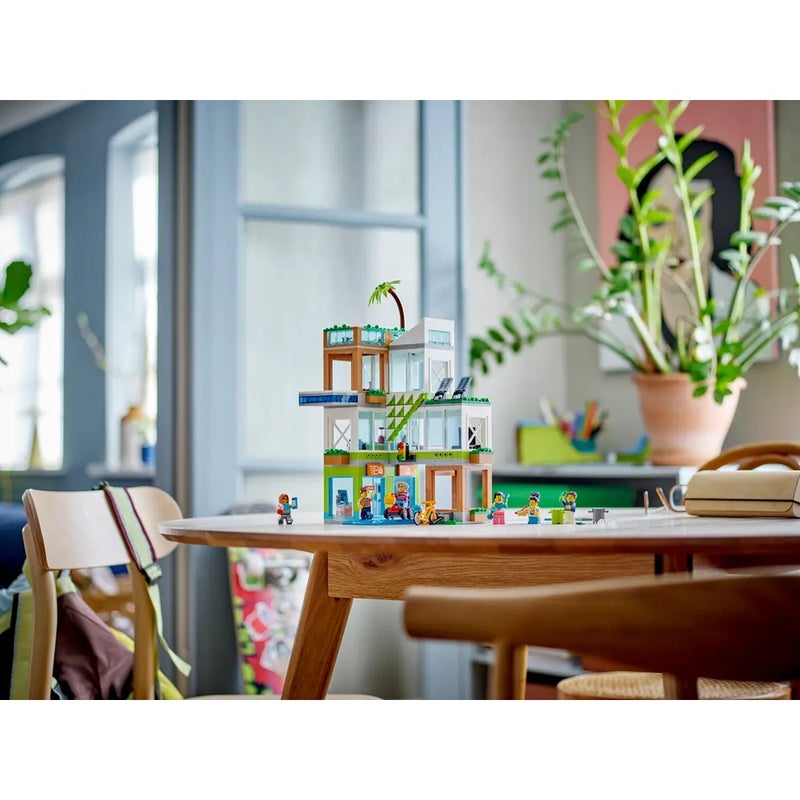 LEGO - City Apartment Building 688 Pieces - 60365 - Image 3