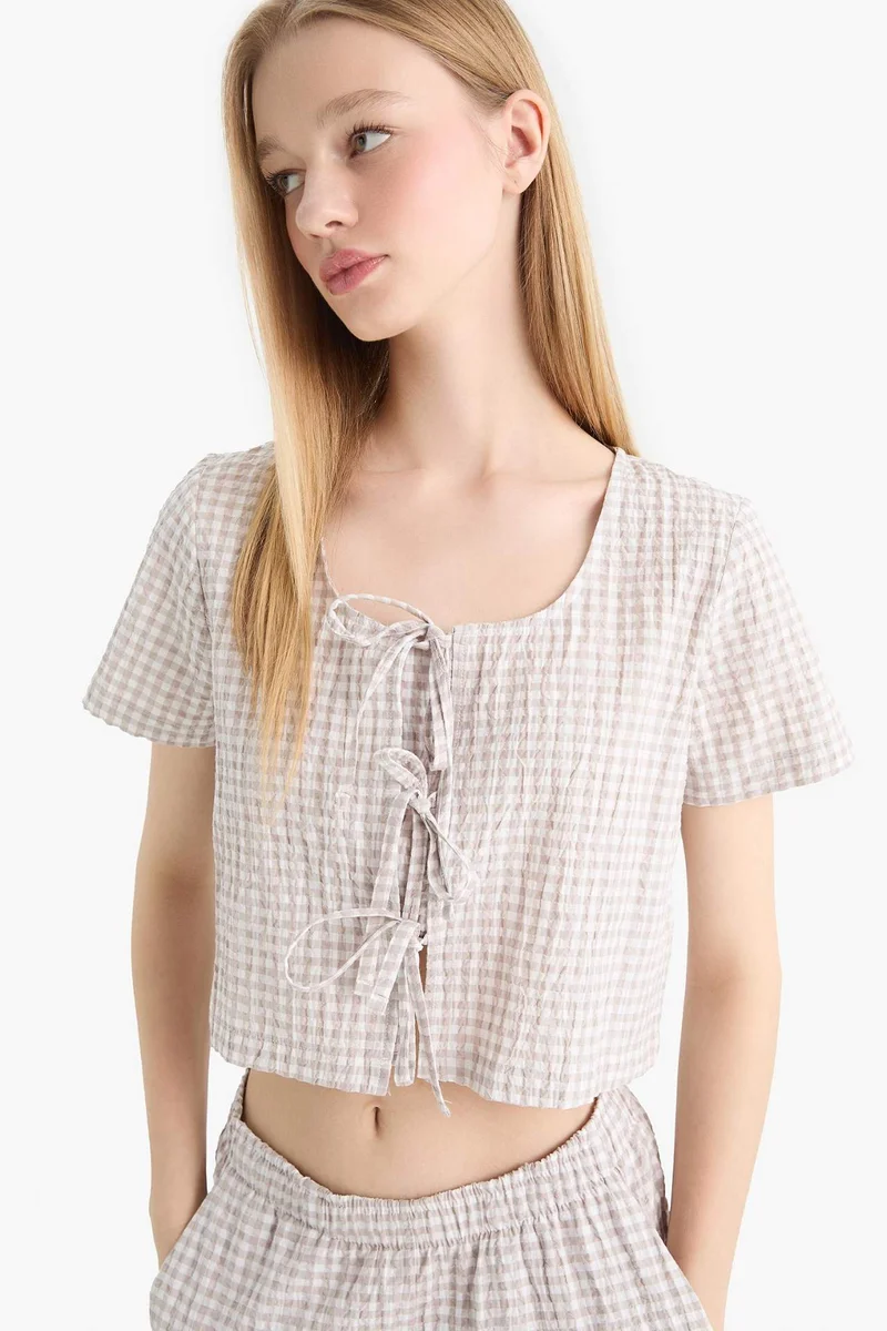 ديفاكتو Regular Fit V Neck Crinkle Fabric Blouse