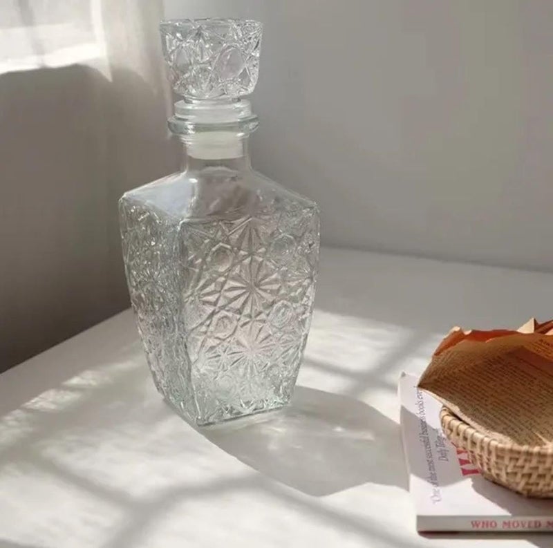 Generic Vintage Crystal Glass Decanter with Decorative Pattern, 1000ml Capacity, Leak-Proof Glass Lid, Ideal for Liquor, .sew - Image 3