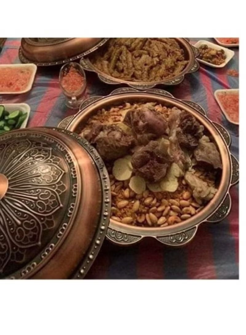 صينية وسرفيس للولائم الضخمة صينية بغطاء نحاس عربي تقدم الكبسة والمندي والحمام والموز وجميع أنواع الأطباق الساخنة 40 سم مستوردة، عالية الجودة.. مادة ثقيلة مميزة على ترابيزتك في أي وقت - Image 1
