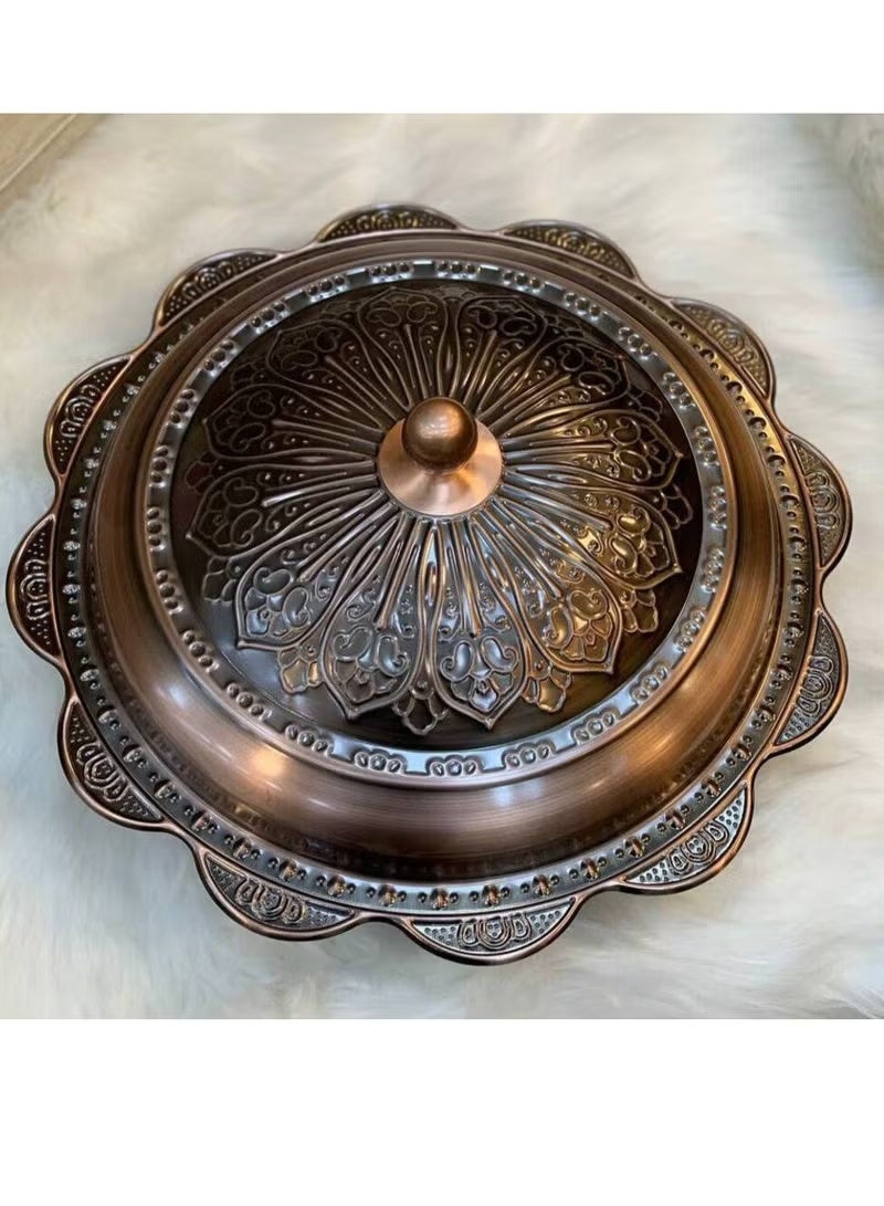 صينية وسرفيس للولائم الضخمة صينية بغطاء نحاس عربي تقدم الكبسة والمندي والحمام والموز وجميع أنواع الأطباق الساخنة 40 سم مستوردة، عالية الجودة.. مادة ثقيلة مميزة على ترابيزتك في أي وقت - Image 2