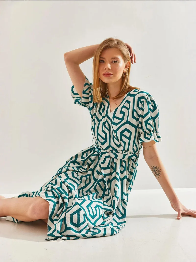 بيانكو لوتشي فستان ميدي برقبة على شكل  بنقش هندسي مع حزام من لوتشي