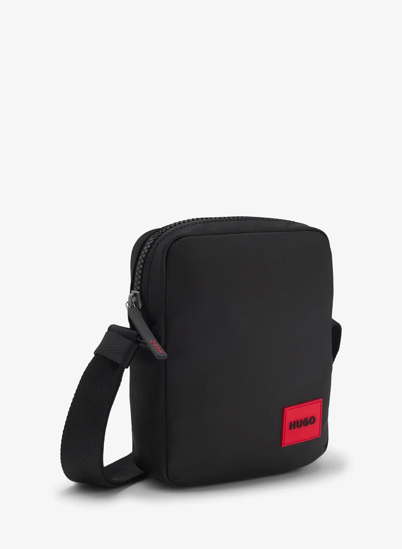 هوجو حقيبة ريبورتر بشعار أحمر