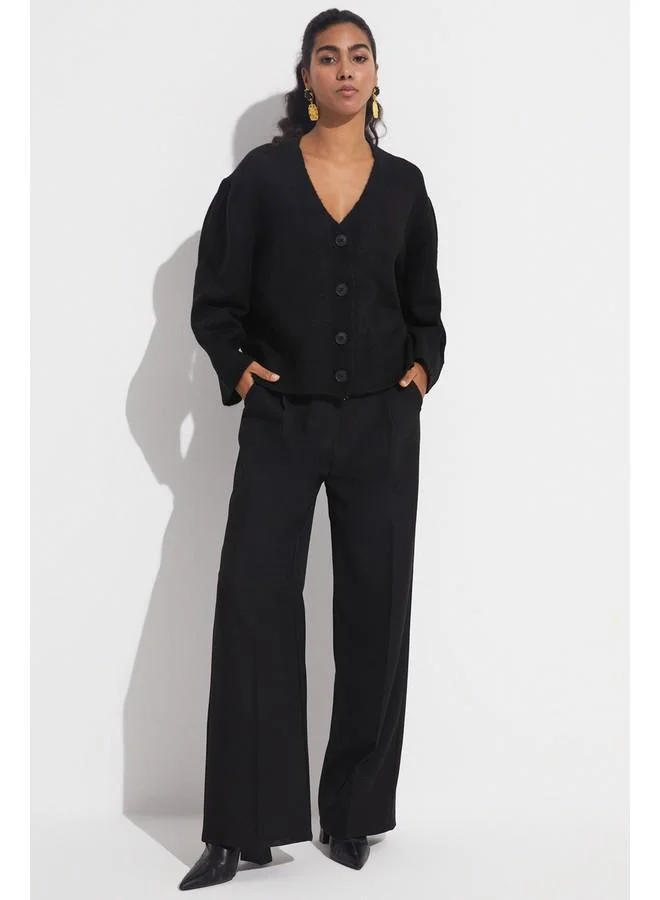 جون June V-Neck Cardigan Black