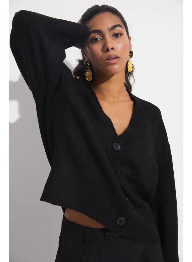 جون June V-Neck Cardigan Black
