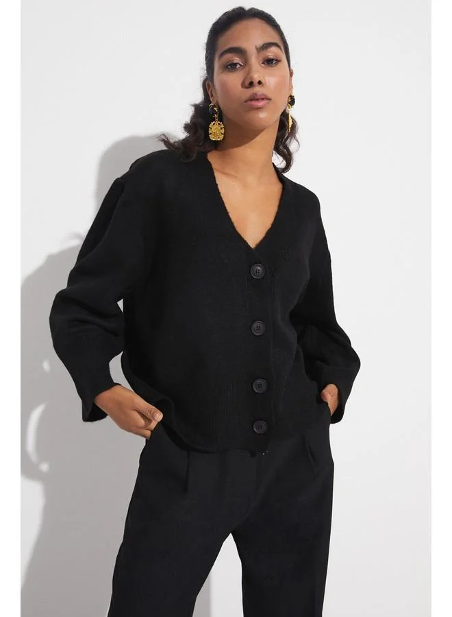 جون June V-Neck Cardigan Black