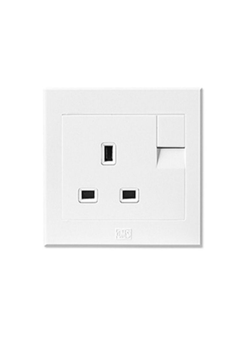 مقبس كهربائي ثلاثي بزر حماية