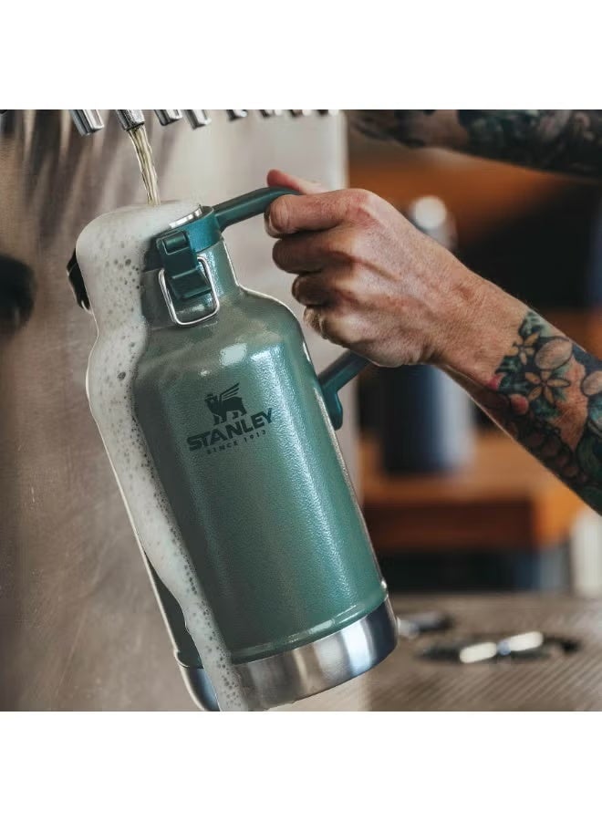 ستانلي قارورة ستانلي كلاسيك سهلة الصب سعة 1.9 لتر - قارورة بيرة من الفولاذ المقاوم للصدأ معزولة بتفريغ الهواء بجدار مزدوج | تحافظ على البرودة لمدة 24 ساعة، والحرارة لمدة 18 ساعة، والثلج لمدة 4 أيام | مانعة للتسرب، خالية من مادة BPA، آمنة للغسل في غسالة الأطباق، مزودة بمقبض حمل سهل - متانة ستانلي الأسطورية لعام 1913 - Image 2