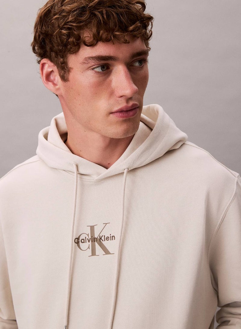 كالفن كلاين جينز هودي مزين بالشعار بقصّة مريحة - Image 2