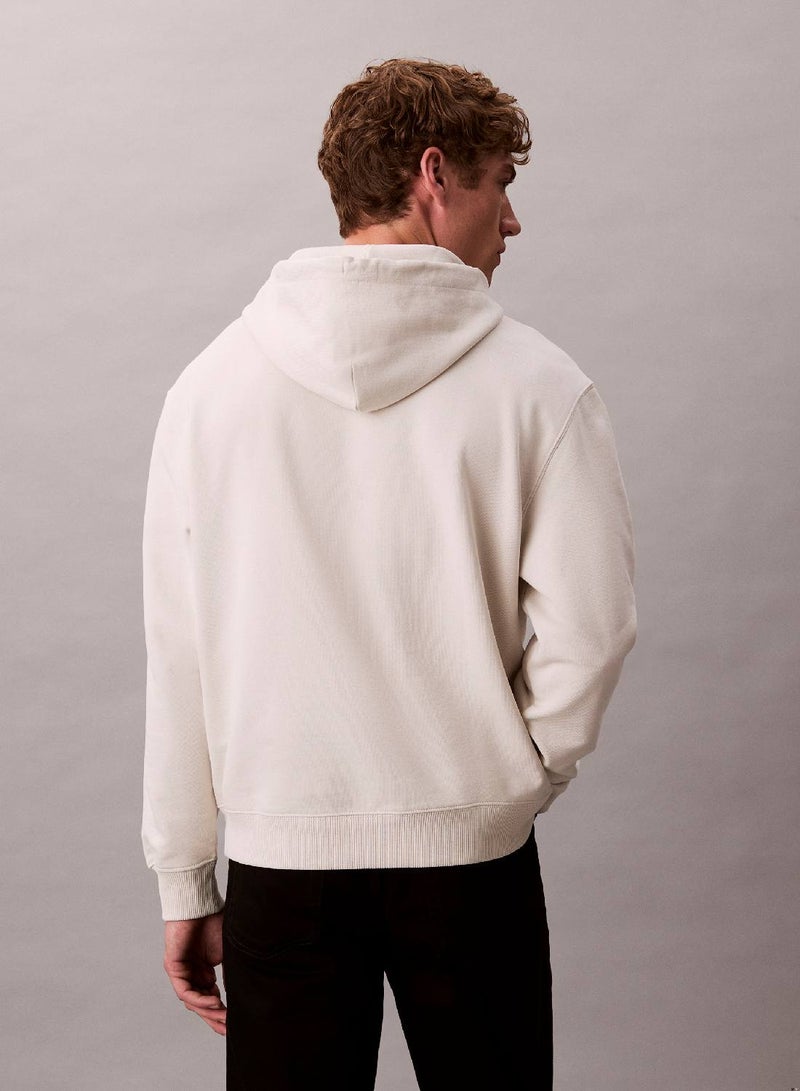 كالفن كلاين جينز هودي مزين بالشعار بقصّة مريحة - Image 4