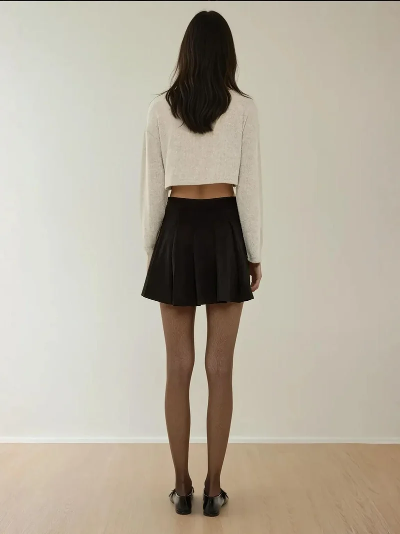 زوبعة تنورة قصيرة مطوية