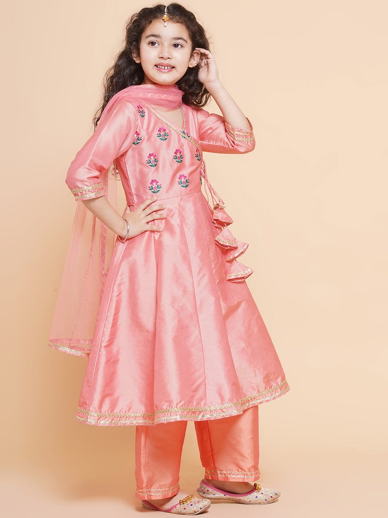 PRASHA Placement Embroidered Three-Fourth Sleeves Above Knee Length Silk Kurta & Trouser With Dupatta - Peach - Image 2