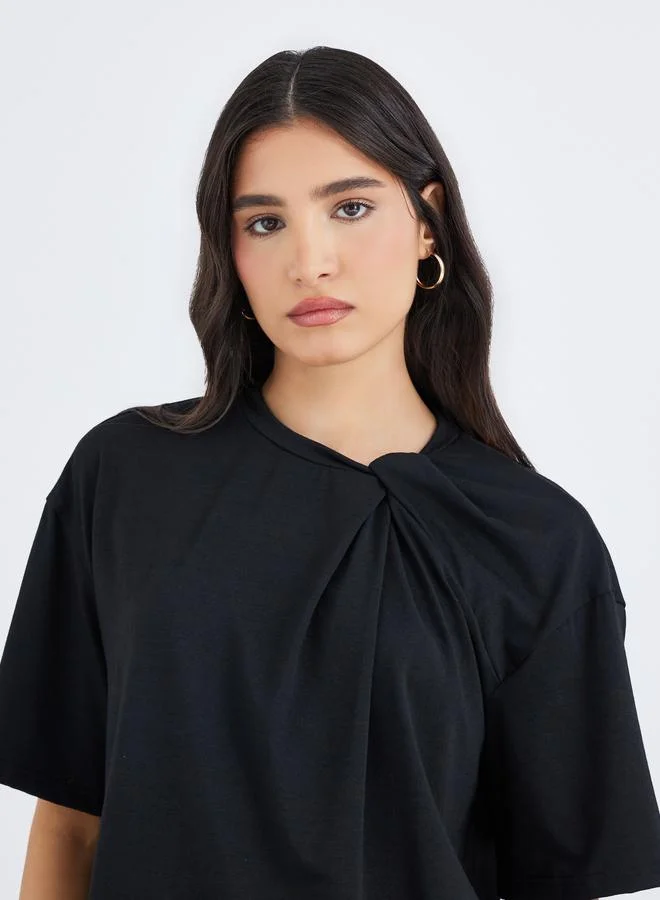 تايك تو تيشيرت نسائي أسود بياقة بعقدة وقصة واسعة