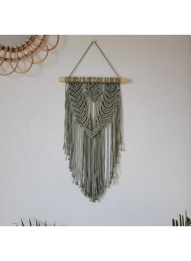Antikiano A handmade macrame piece made of cotton threads. It has a simple and beautiful design that adds a special decorative touch to any room. Perfect for hanging on the wall in bedrooms or living rooms, and makes a lovely gift for handmade item lovers. - Image 4