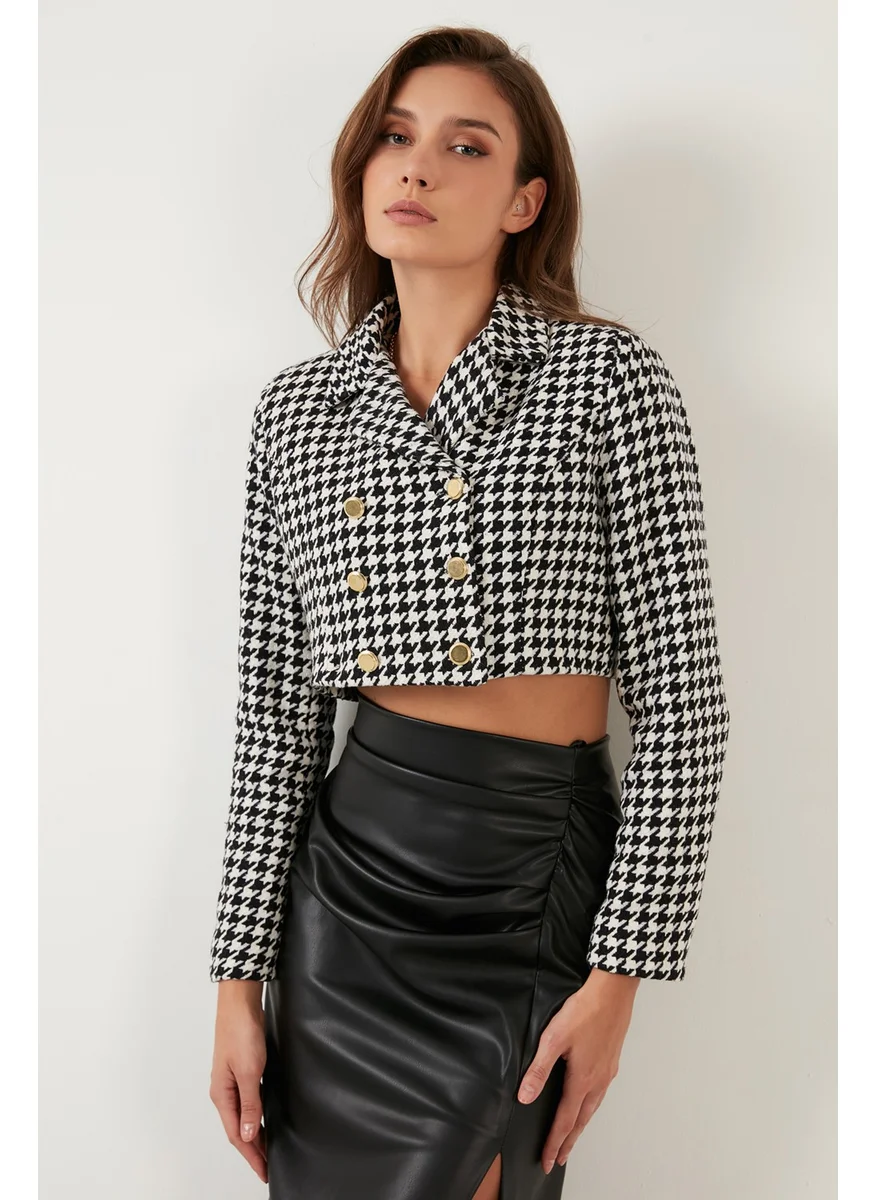 Lela Houndstooth Patterned Buttoned Slim Fit Crop Jacket Women's Jacket 611C007