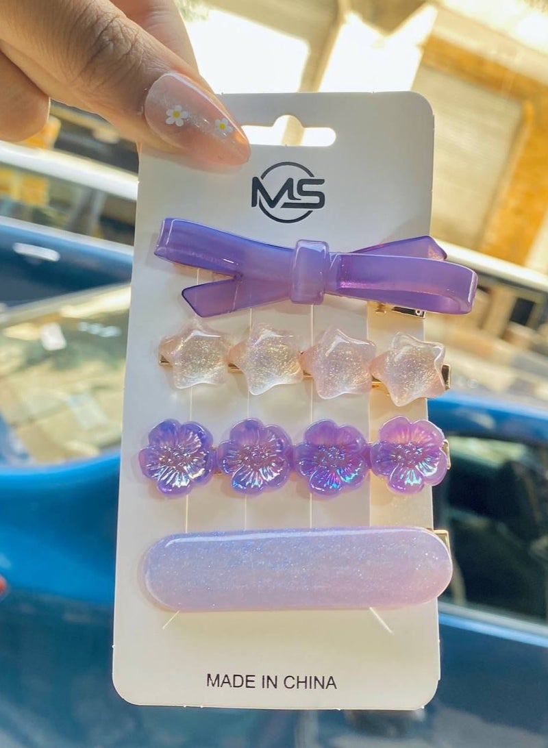 مجموعة من 4 مشابك شعر على بطاقة، تتميز بتصاميم مرحة ومبدعة بألوان زاهية وجذابة. مصنوعة من مواد عالية الجودة، مناسبة لجميع الأذواق والأعمار. - Image 5