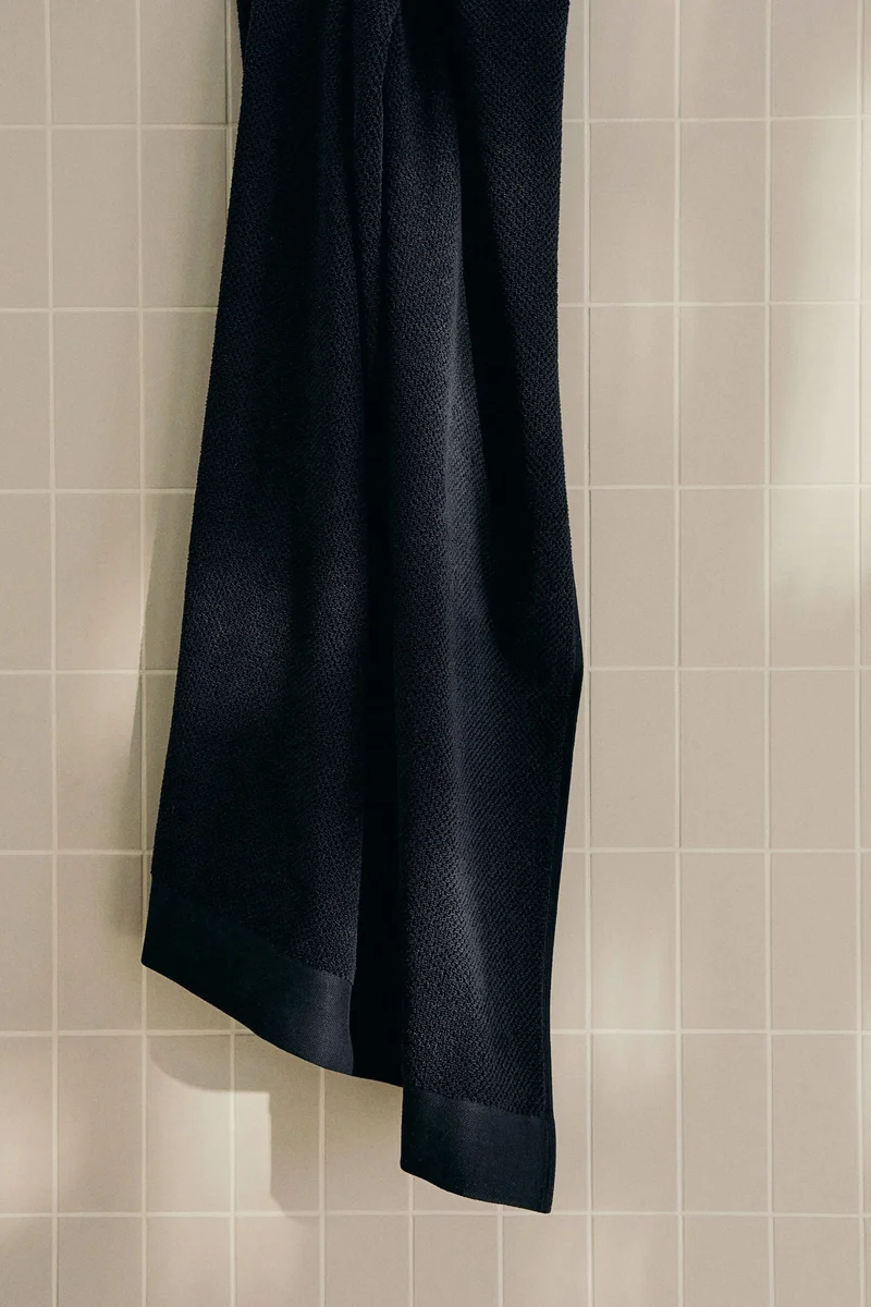 اتش اند ام منشفة استحمام من التيري القطني