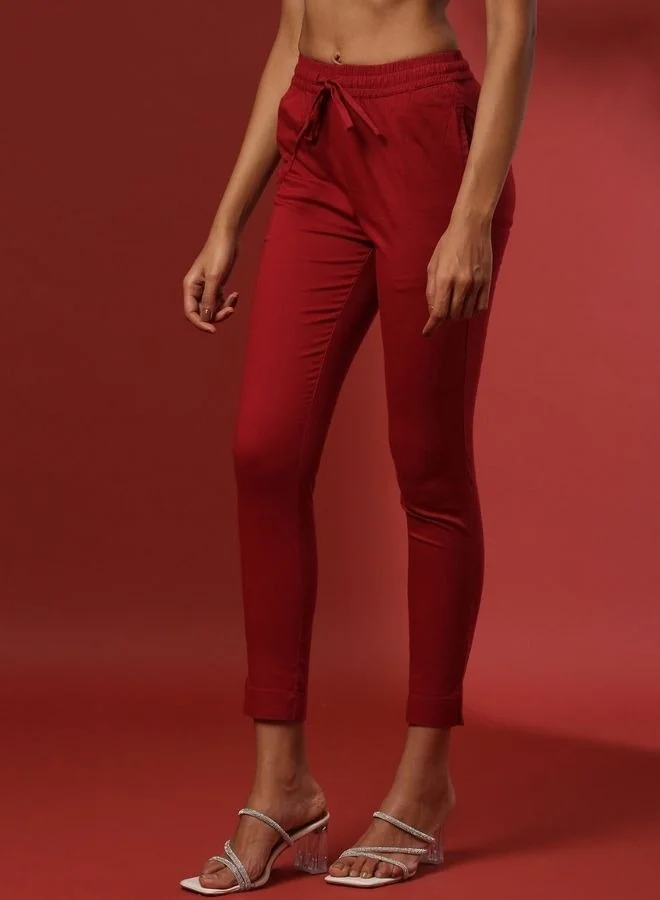 أبهشتي Fitted narrow stretch pants with slits- red