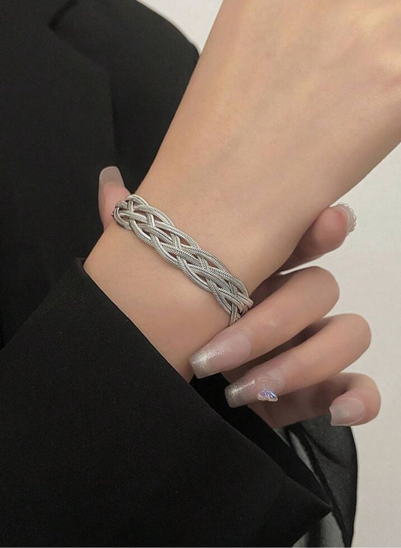 إيكوال اسوارة نسائية أنيقة وعالية الجودة مصنوعة من الاستانلس ستيل باللون الفضي - Image 1