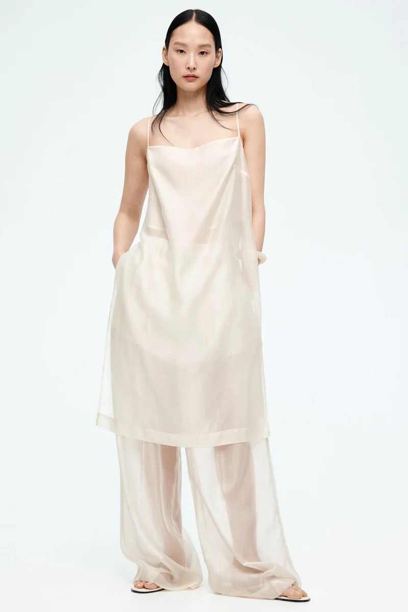 اتش اند ام بلوزة طويلة بحمالات كتف رفيعة