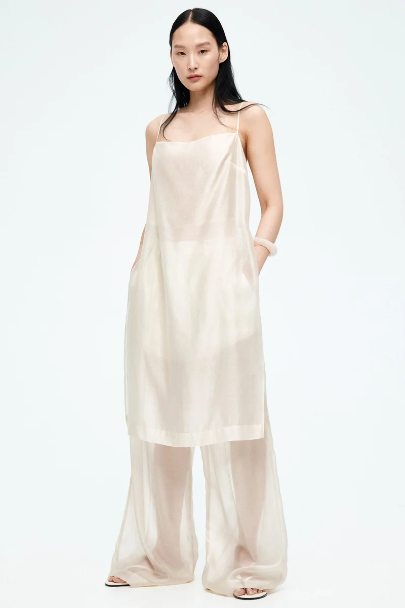 اتش اند ام بلوزة طويلة بحمالات كتف رفيعة