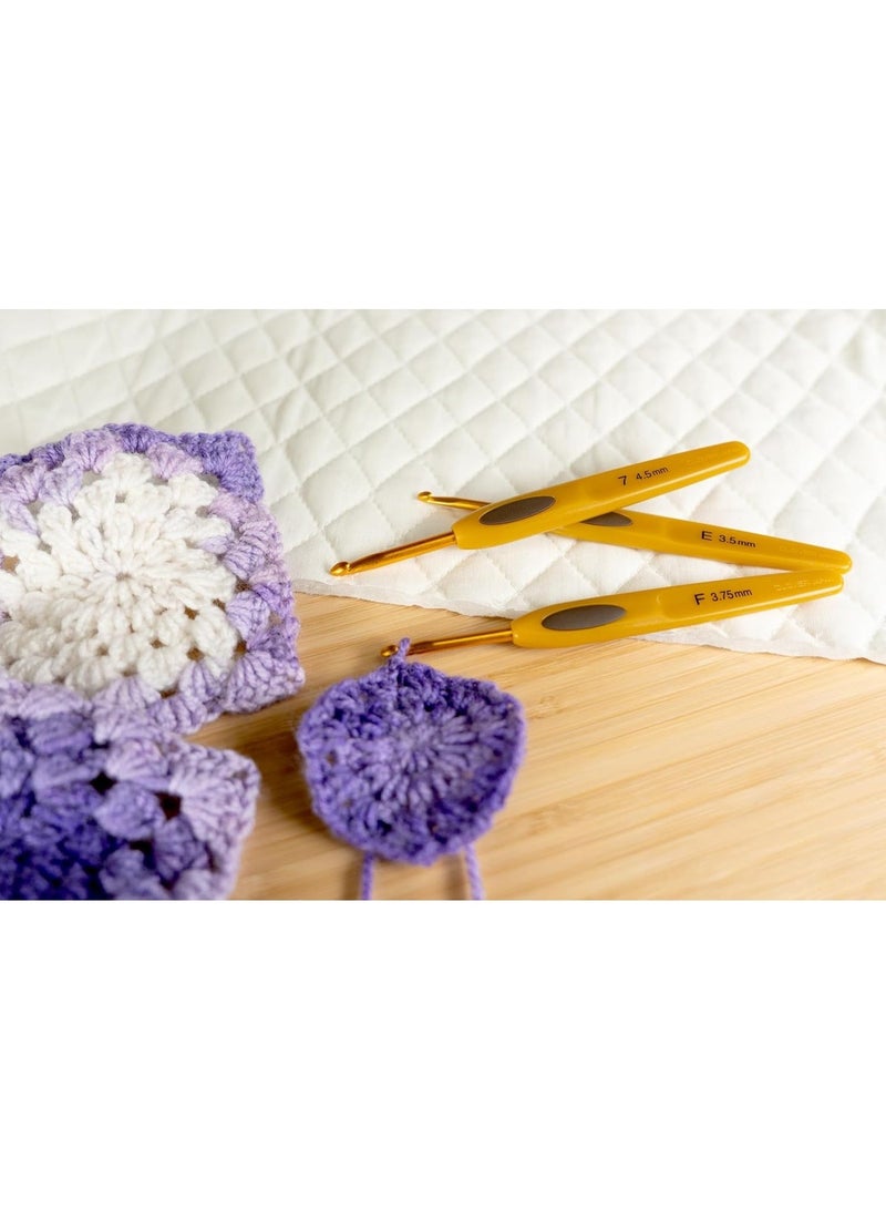 Clover 1006/F Soft Touch Crochet Hook, Size F (3.75 mm), Ergonomic Lightweight Handle with Soft Cushion Grip for Hand Comfort, Gold-Toned Aluminum Tip - Image 4