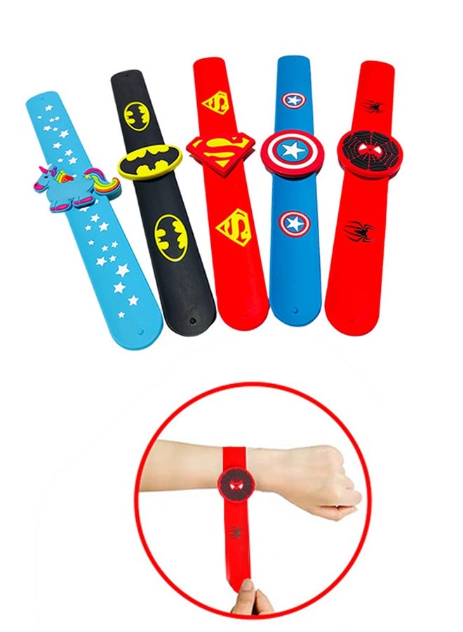 مجموعة من 4 قطع من أساور الأذن والنخيل الخاصة بأبطال السوبر - تتميز بشخصيات أيقونية سوبرمان وباتمان وكابتن أمريكا وسبايدرمان - هدية مثالية للحفلات للأطفال - Image 2