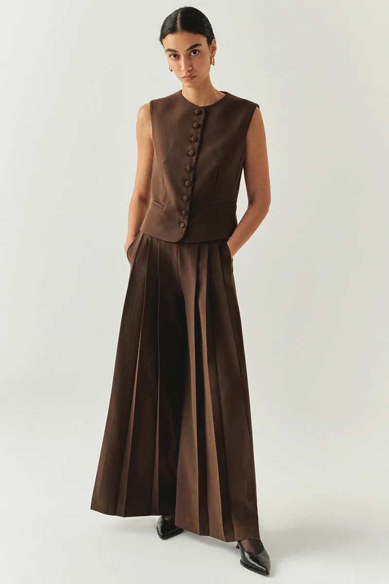 اكسيكيوز بنطال بني واسع الساقين بخصر عالٍ وكسرات وجيوب عادية