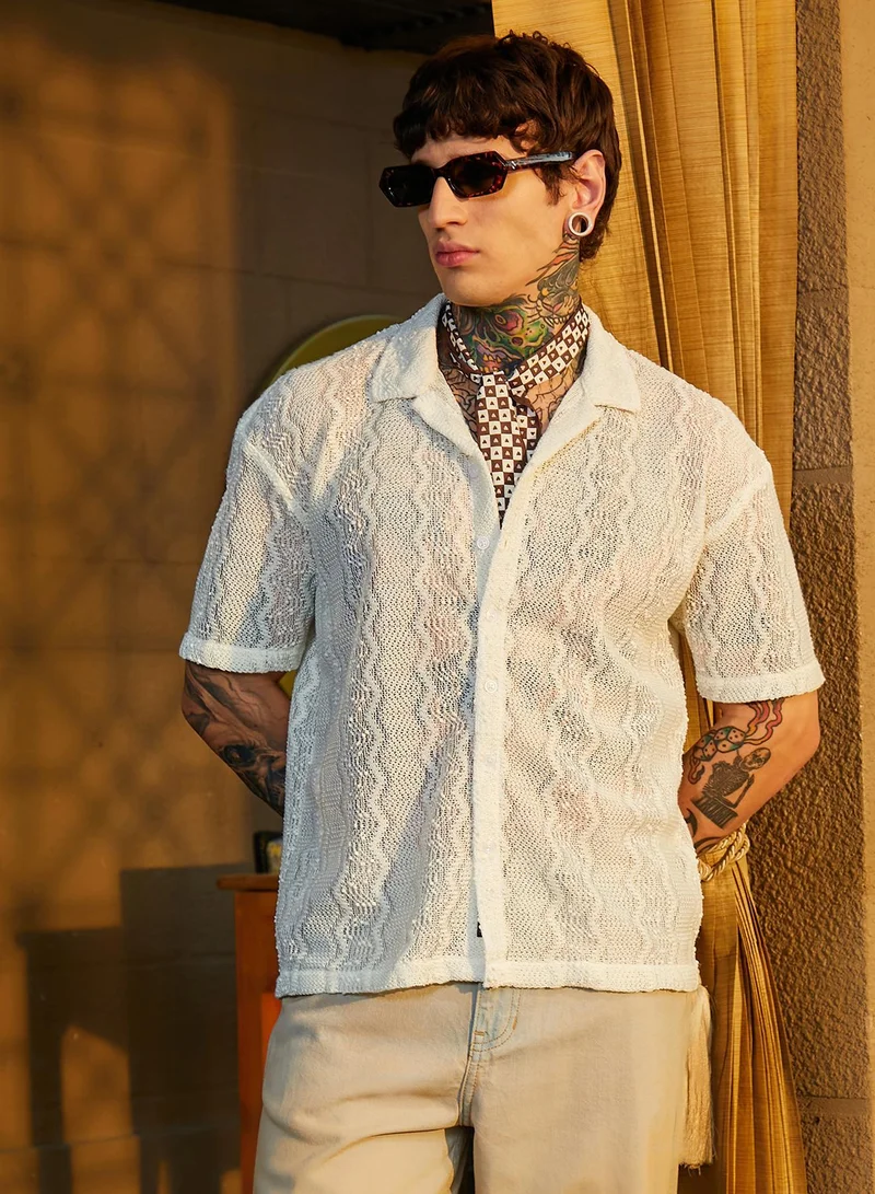 كامبوس سوترا قميص كامبس سوترا رجالي أبيض كريمي بنقوش دوامية مفتوح محبوك للمنتجع للاستخدام الكاجوال بياقة كوبانية وأكمام قصيرة عادية وإغلاق بأزرار قميص فضفاض مصمم بقصة مريحة للاستخدام اليومي