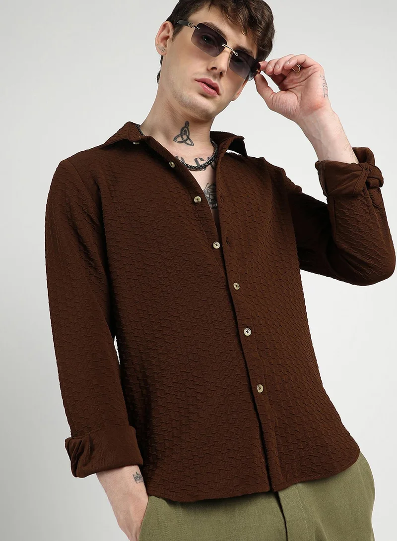 كامبوس سوترا قميص رجالي بني شوكولاتة بياقة ممتدة وأكمام طويلة للاستخدام اليومي