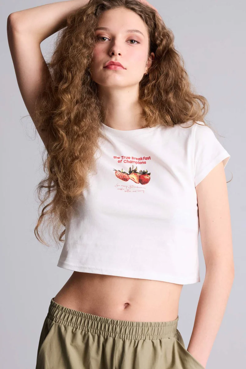 ديفاكتو Fitted Crew Neck Printed Short Sleeve T-Shirt