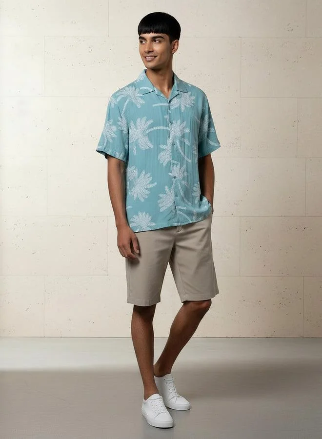 سبلاش فيڤ قميص رجالي بأكمام قصيرة بطبعة أشجار النخيل وياقة منتجع