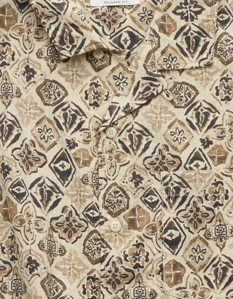 امريكان ايجل قميص بأزرار مزيّن بطبعة