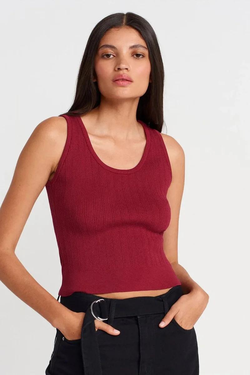 DILVIN Ribbed Sleeveless Slim-fit Blouse
