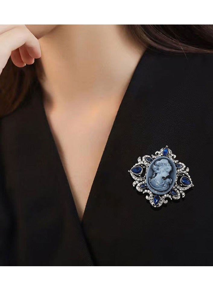 Embossed brooch - Image 2