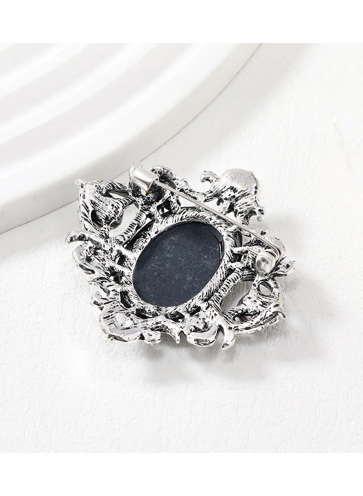 Embossed brooch - Image 3