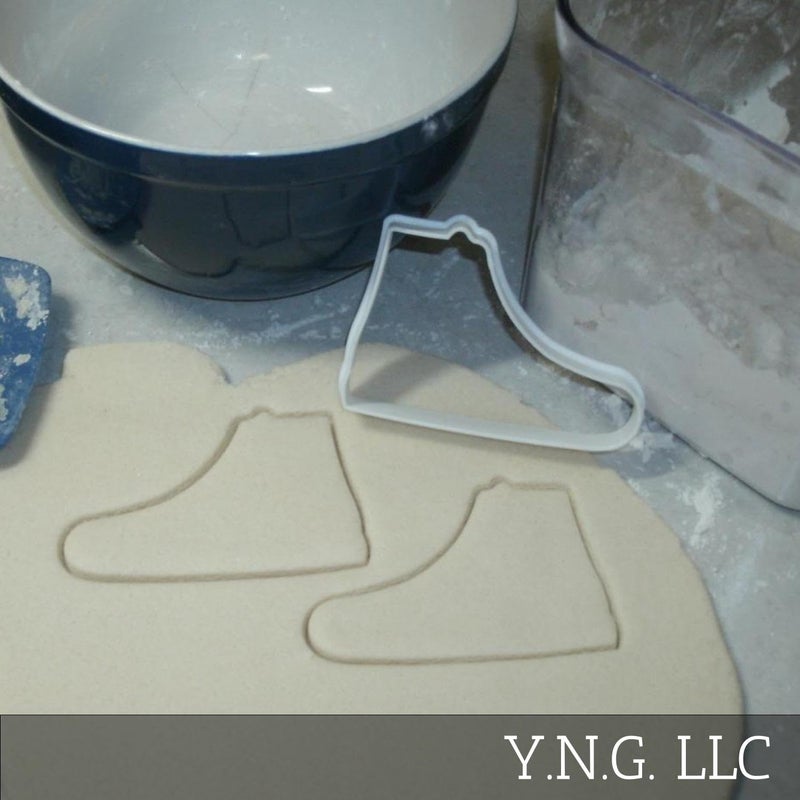 YNGLLC SHOES OUTLINE SNEAKERS SKATING SPORTS COOKIE CUTTER BAKING TOOL USA PR668 - Image 2