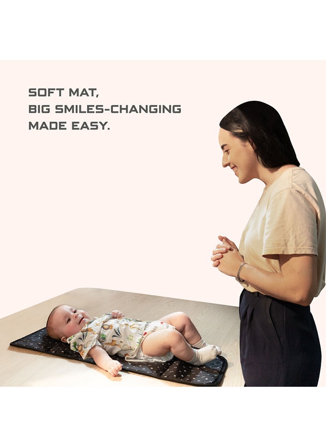 neobreez Portable Diaper Changing Pad | Waterproof Foldable Changing Mat (58x38 cm) | Travel Lightweight  And  Foldable Nappy Changing Mat For Newborn Girls and Boys | Machine Washable| PEVA  - Image 5