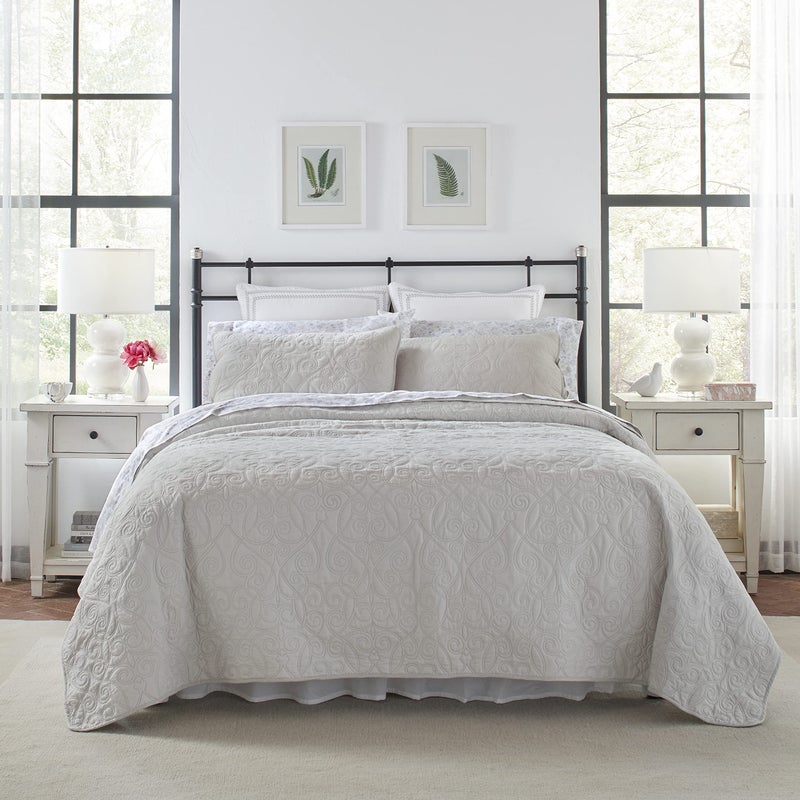LAURA ASHLEY Laura Ashley Felicity Collection Quilt Set100 Cotton Reversible All Season Bedding with Matching Shams PreWashed for Added Softness Queen Soft Grey