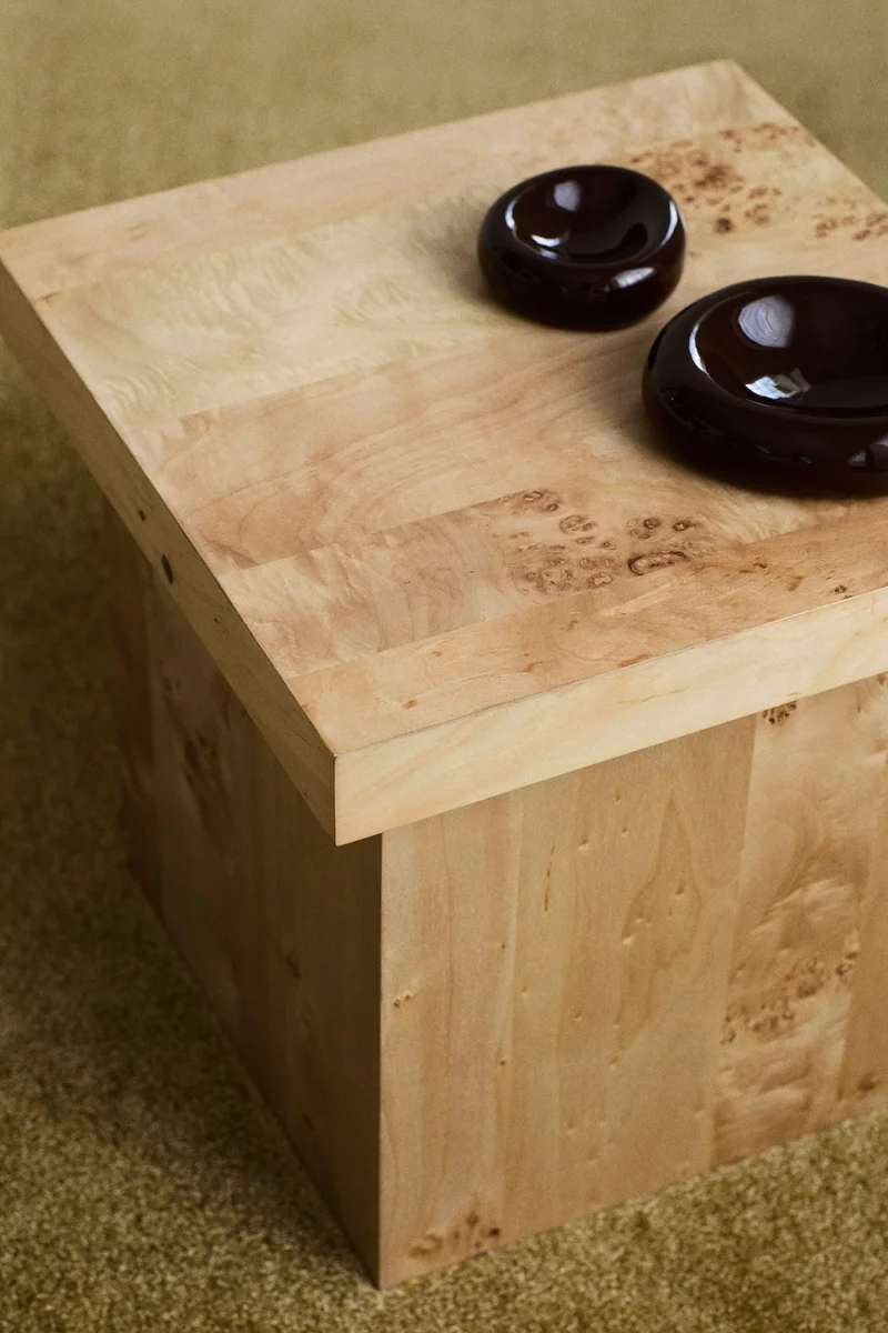 اتش اند ام طاولة جانبية من الخشب