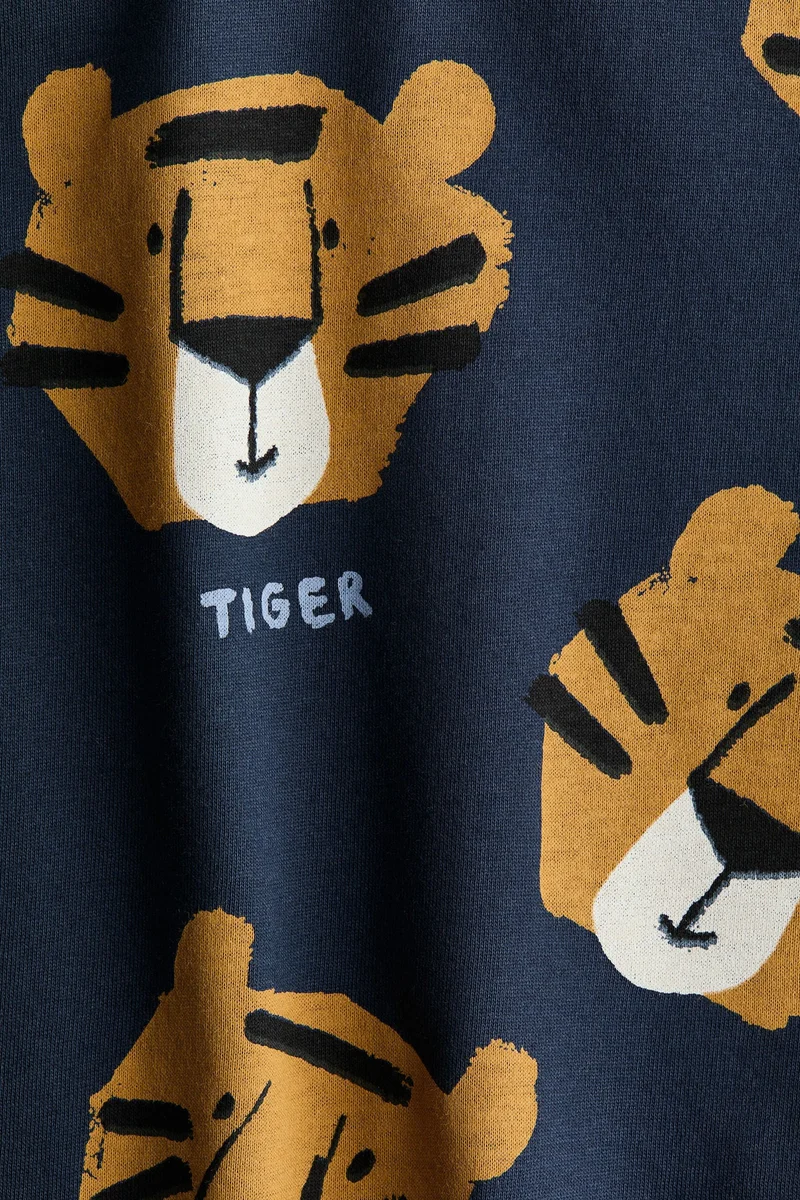 اتش اند ام تي-شيرت من القطن مزين بطبعات