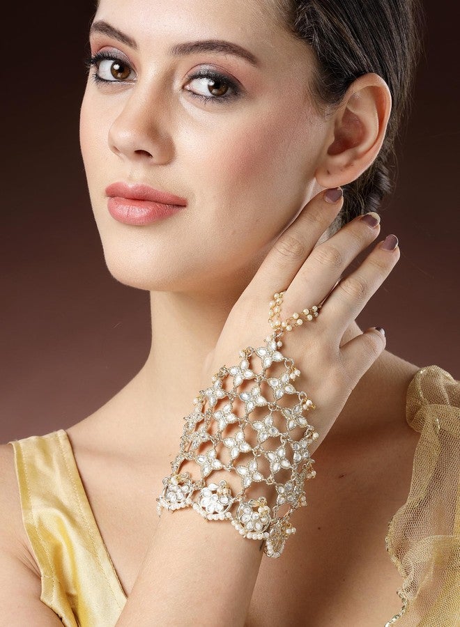 كارات كارت سوار يد نسائي من كارات كارت مطلي بالذهب ومزين بالزهور والكوندان - Image 2
