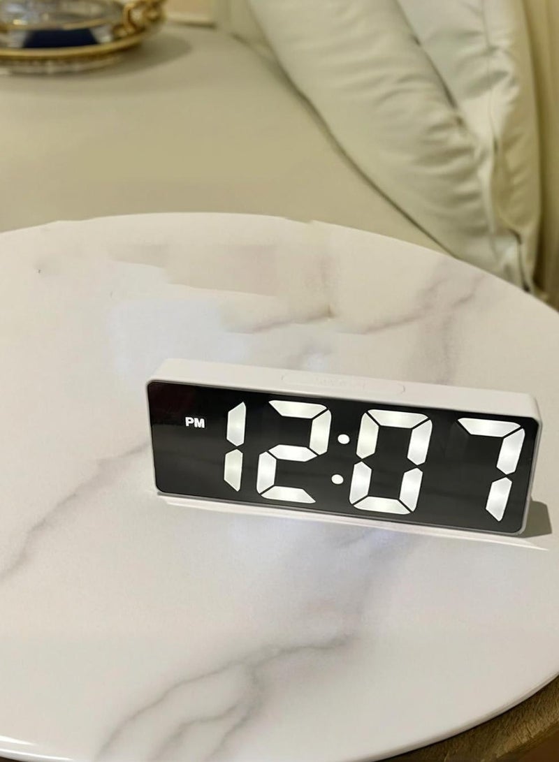 Modern Led Digital Alarm Clock With Mirror Finish Adjustable Brightness, Temperature Display, Usb Powered Desk Clock For Bedroom Decor , Batteries Not Included Alarm Clocks For Bedrooms（White）  - Image 5